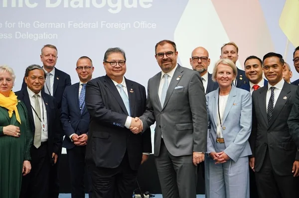 Pertemuan Menteri Koordinator Bidang Perekonomian RI Airlangga Hartarto dengan Delegasi Bisnis Jerman yang dipimpin oleh Minister of State pada Federal Foreign Office Jerman Florian Hahn di Jakarta (Dok : Ist).