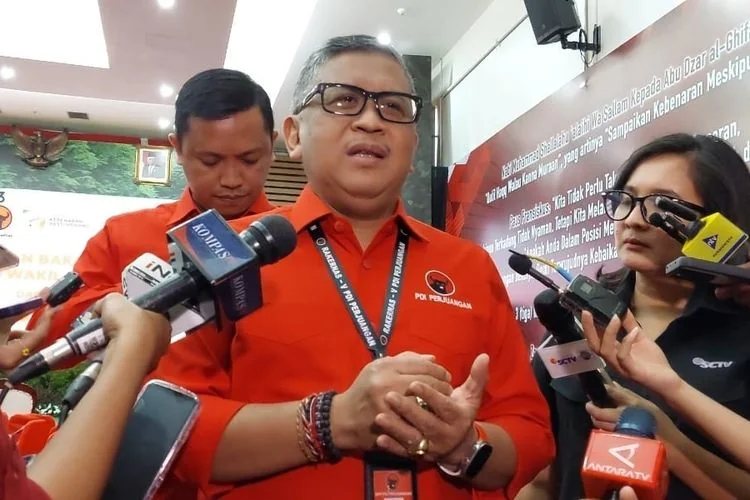 Sekretaris Jenderal PDI-P Hasto Kristiyanto saat diwawancarai di Kantor DPP PDI-P./Ist