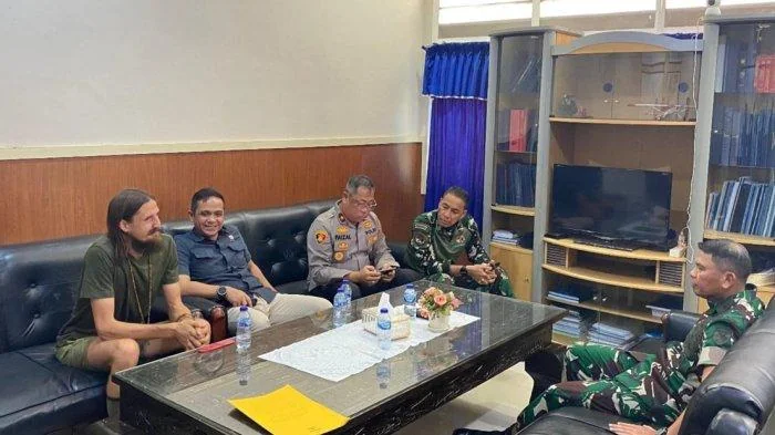 Kapuspen TNI  mengkonfirmasi bahwa pilot Susi Air Philip Mark Martein dari New Zealand yang selama ini disandera oleh kelompok bersenjata Organisasi Papua Merdeka (OPM) telah berhasil dibebaskan./Ist