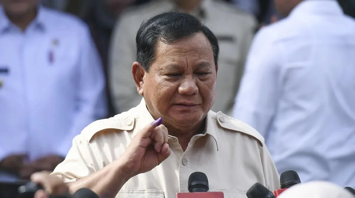 Presiden Prabowo Subianto dalam wawancara dengan wartawan usai mencoblos di TPS 08, Desa Bojong Koneng, Babakan Madang, Bogor, Jawa Barat, Rabu (27/11/2024). DOC: (ANTARA/FATHURROCHMAN)