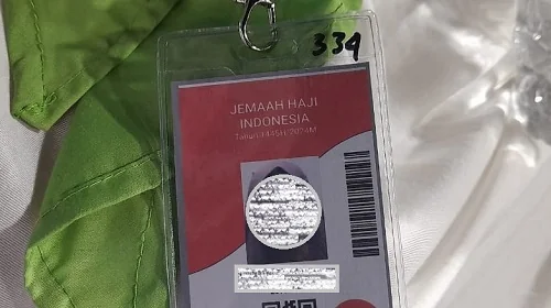 Kalung Kartu Identitas Jemaah Haji. (Foto: Dok. Humas Kemenag).