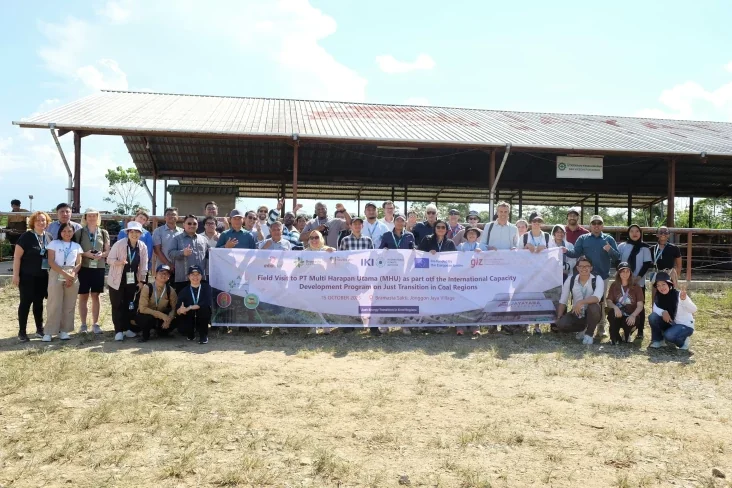 Lebih dari 40 peserta dari sembilan negara meninjau langsung transformasi lahan pascatambang MHU di di Loa Kulu, Kutai Kartanegara