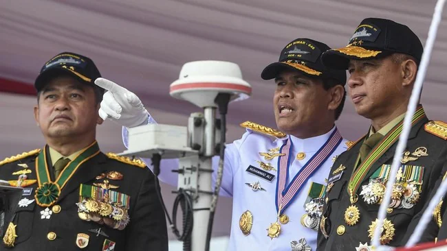 KSAL Laksamana Muhammad Ali menyatakan bahwa TNI AL ke depan harus berproyeksi global &amp; mampu beroperasi, termasuk bertempur di luar wilayah perairan Indonesia.

Baca artikel CNN Indonesia "KSAL: Kita Harus Bisa Bertempur di Luar Wilayah Perairan Indo