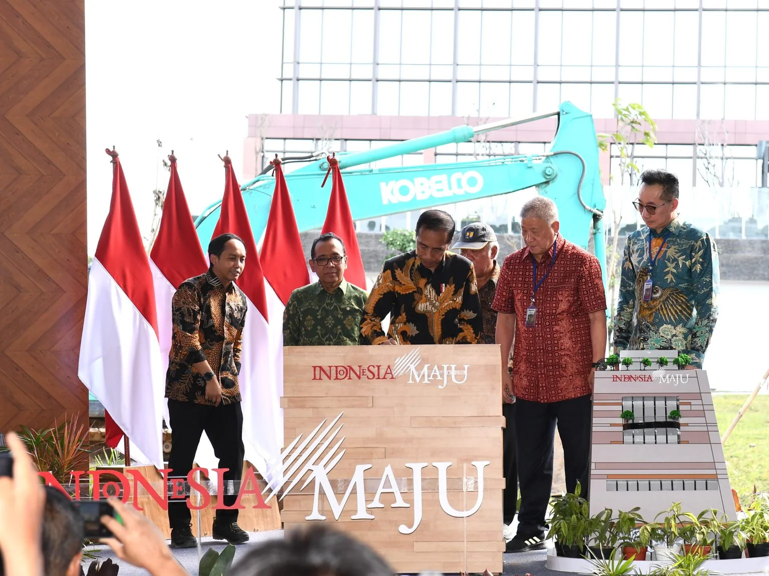 Presiden Jokowi dalam sambutannya pada Peresmian Hotel Swissotel Nusantara dan Groundbreaking Nusantara Mall Duty Free di Ibu Kota Nusantara (IKN).