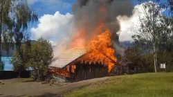 Kelompok Bersenjata Bakar Gedung SD Pinapa dan Rumah Guru di Puncak